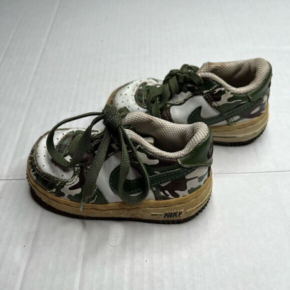 Nike Air Force 1 size 5C low green army camo sneakers - Picture 4 of 9
